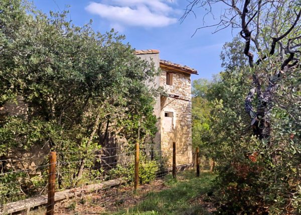 Ferme de la pérégrine à Venasque dans le Vaucluse